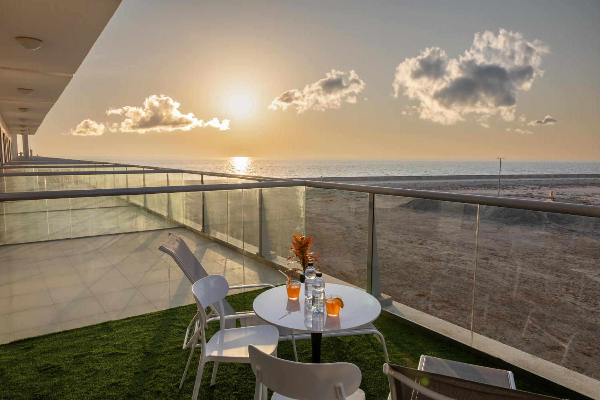Marjan Island - Open Sea View Apartment *
