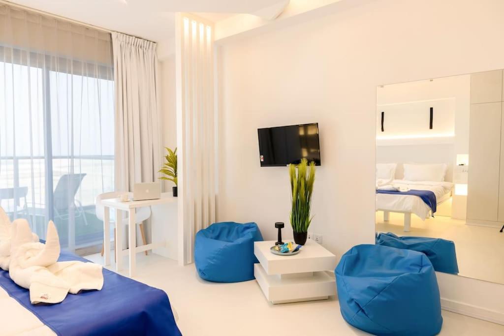 Marjan Island - Open Sea View Apartment
